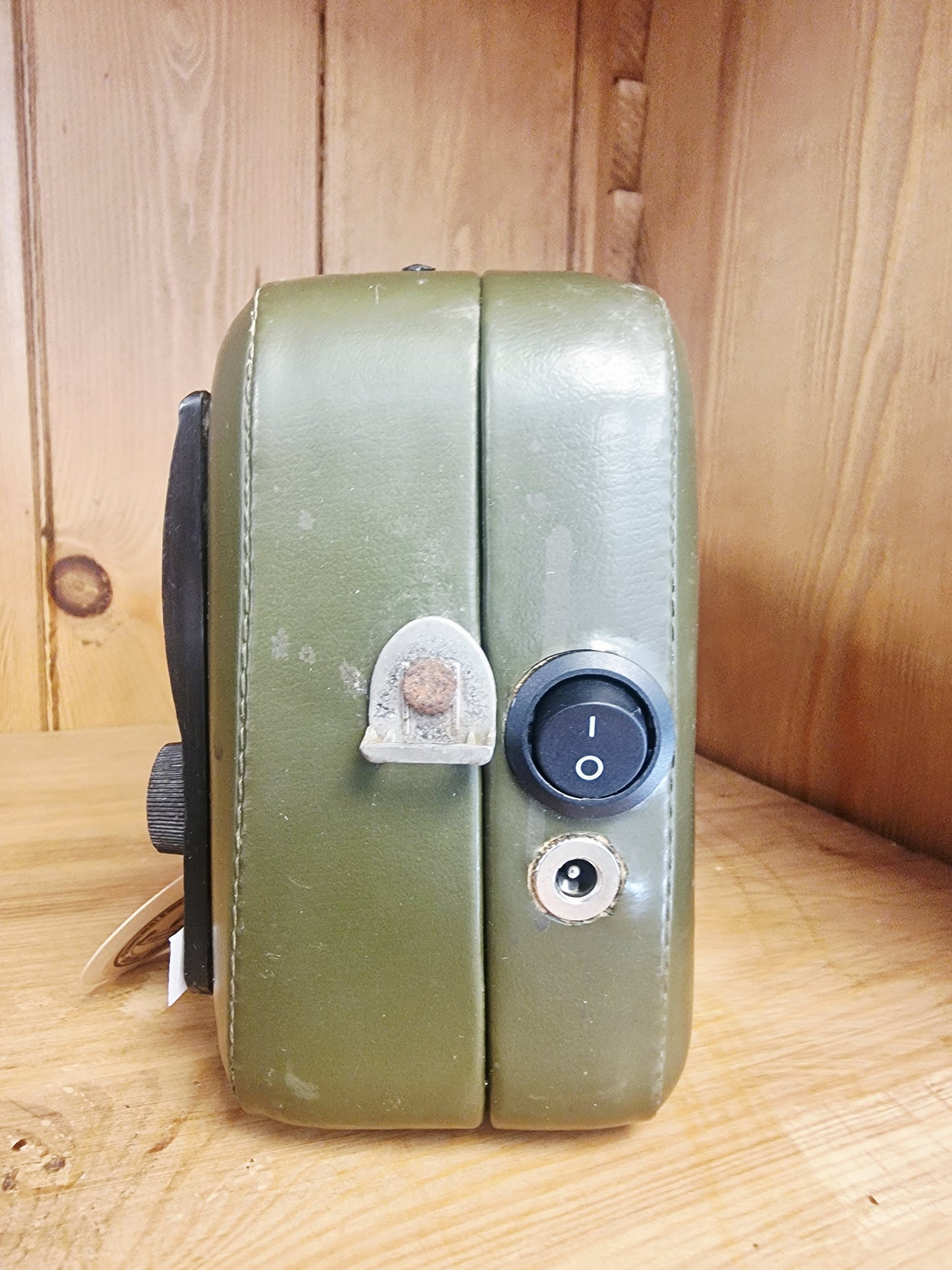 Radio Vintage Celard Rénovée – Enceinte Bluetooth Artisanale avec Batterie Rechargeable – Pièce Unique Made in Ardèche