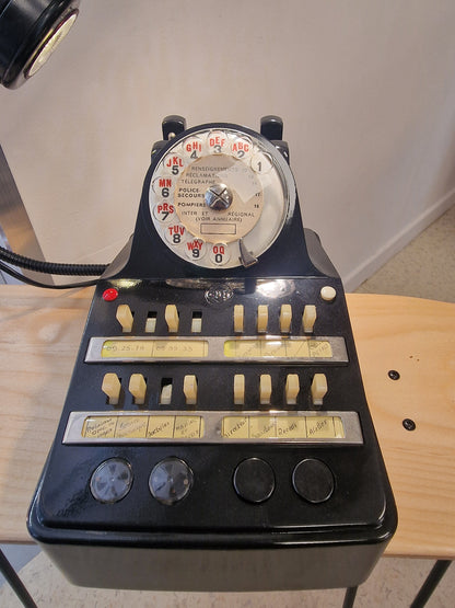 Lampe vintage upcyclée – téléphone  transformé en lampe design industrielle