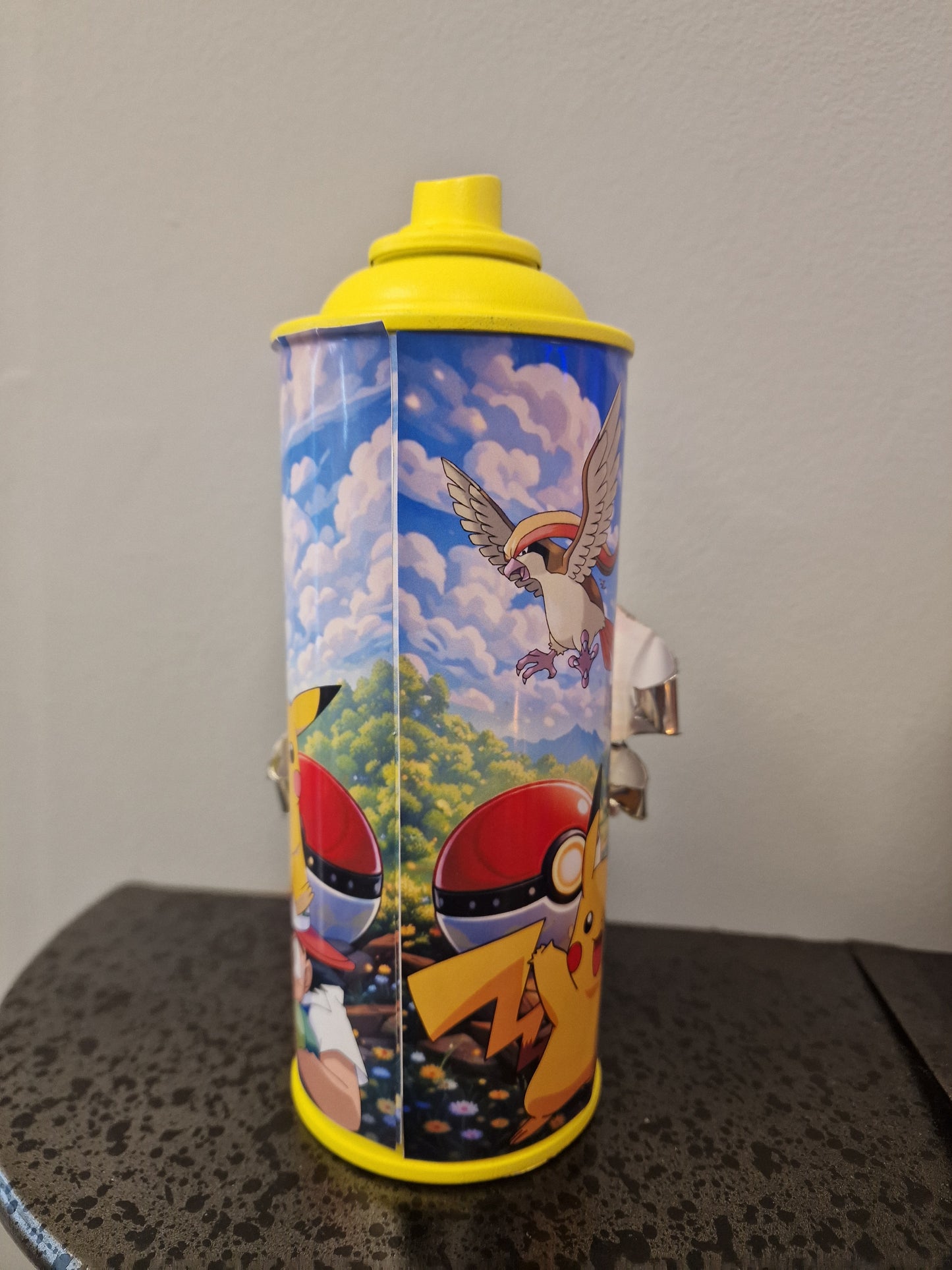 Bombe de peinture custom pokemon – Figurine pikachu 2  pop culture artisanale