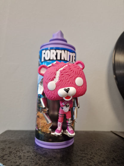 Bombe de peinture customisée Fortnite – Cuddle Team Leader | Décoration gaming artisanale unique
