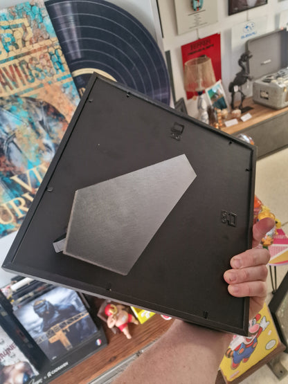 Cadre manette Famicom Nintendo – Déco gaming rétro années 80 – Objet geek vintage fait main