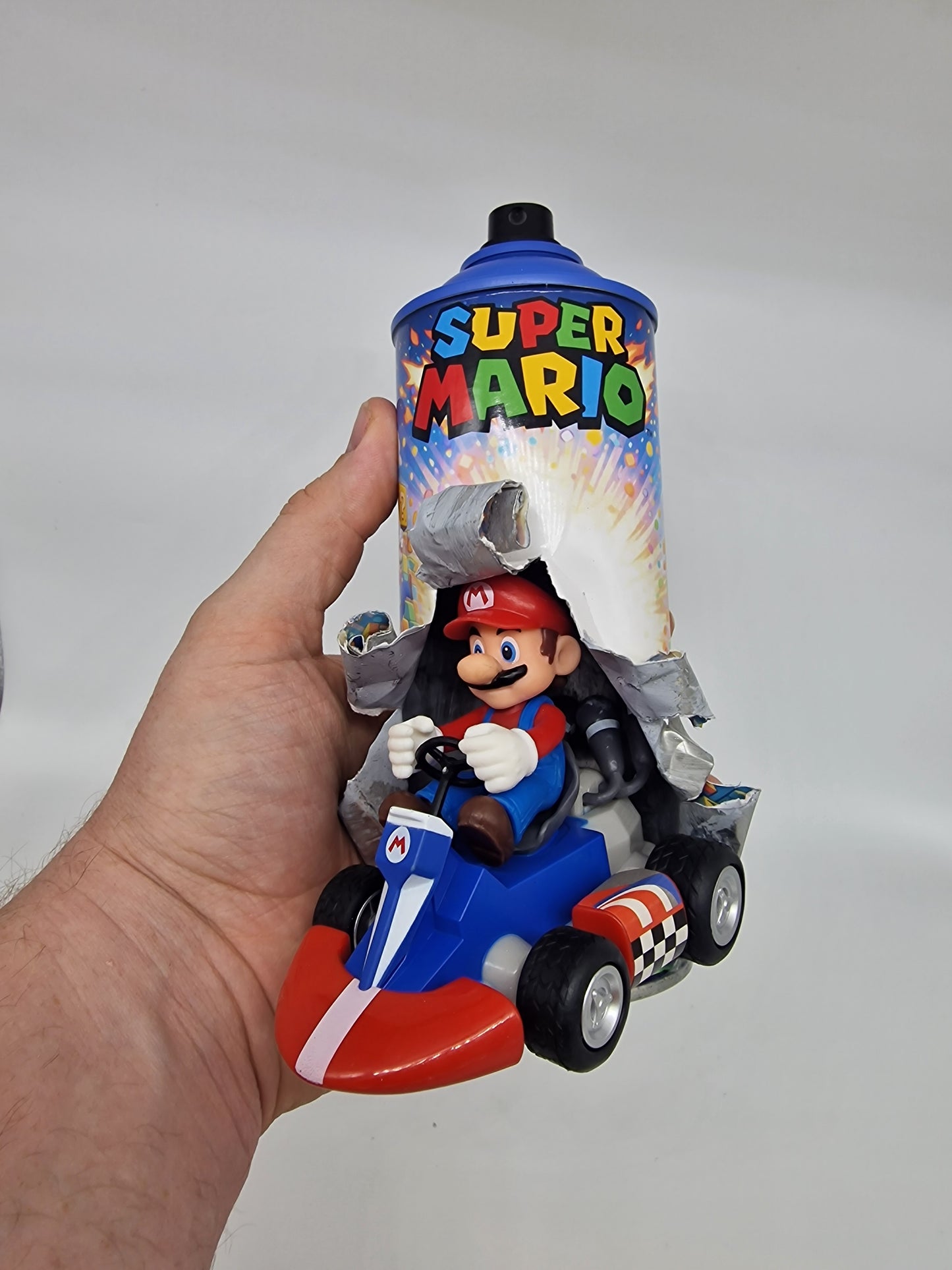 Bombe de peinture custom nintendo  – Figurine mario pop culture artisanale