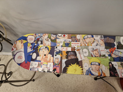 Table d’Appoint Naruto en Planche de Skate – Tabouret Manga Artisanal