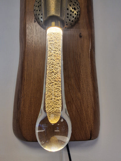 Lampe Murale Artisanale design en Robinet de Vigneron & Bois d’Acacia – Ampoule Goutte d’Eau (Ardèche)