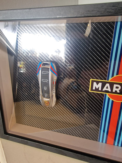 Cadre A4 – Clé Porsche Supercar Design Martini – Édition Limitée (10 exemplaires)