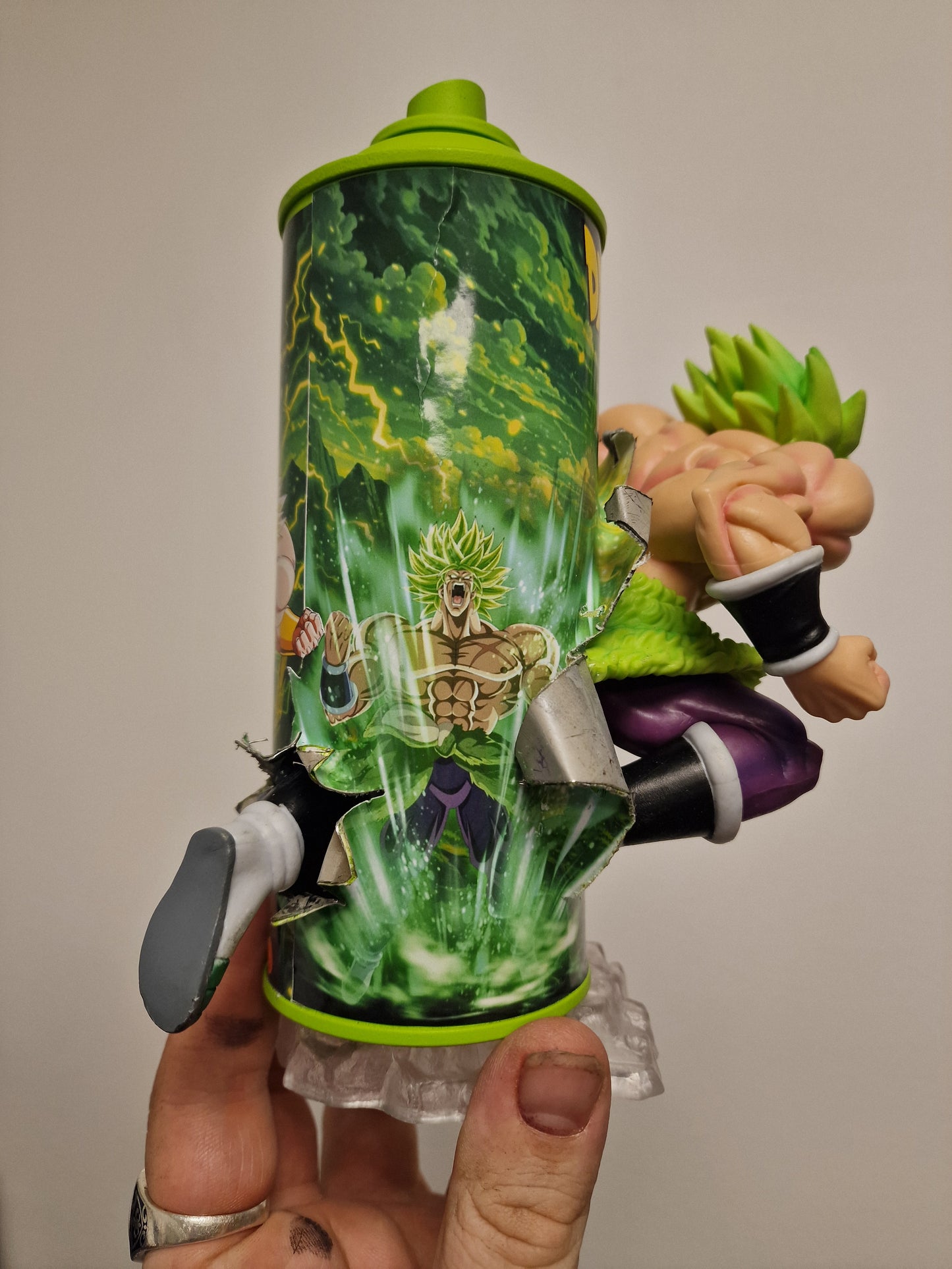 Bombe de peinture custom dragon ball z – Figurine broly pop culture artisanale