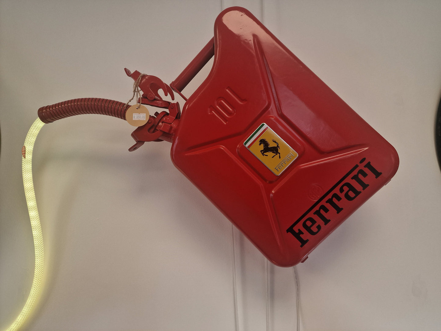 Lampe Jerrycan Ferrari – Luminaire Design RGB Fait Main