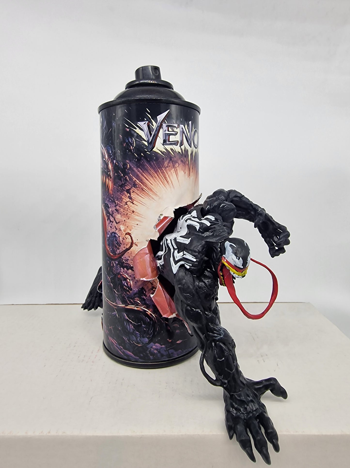 Bombe de peinture custom marvel – Figurine venom pop culture artisanale