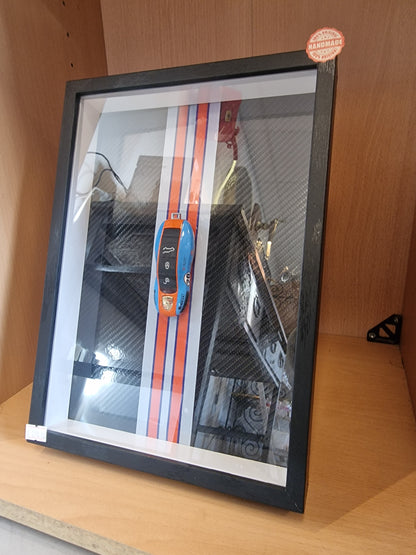 Cadre A4 – Clé Porsche Supercar Style Gulf – Édition Limitée avec Certificat