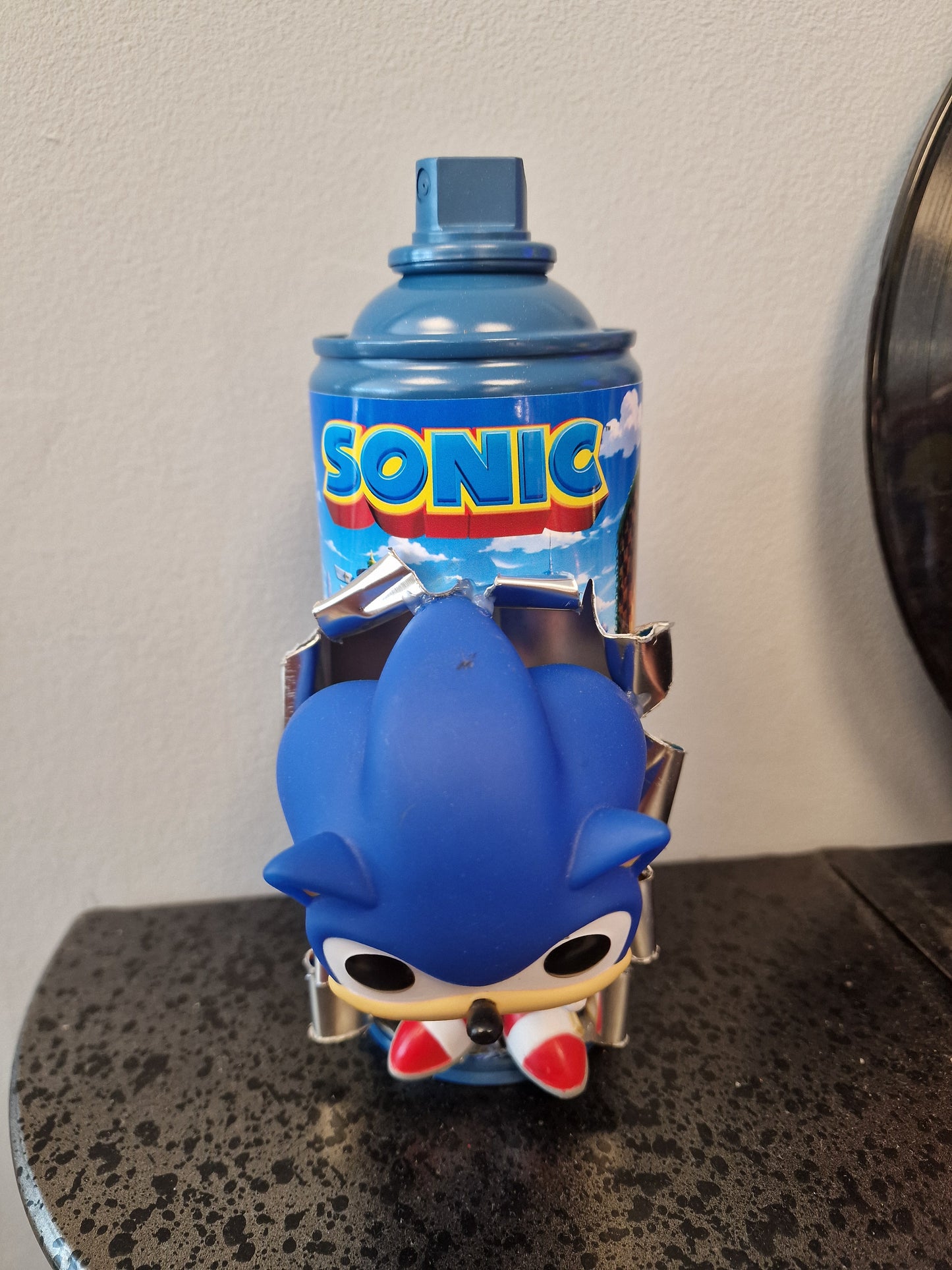 Bombe de peinture customisée Sonic – Figurine 3D effet explosion – Décoration gaming rétro SEGA