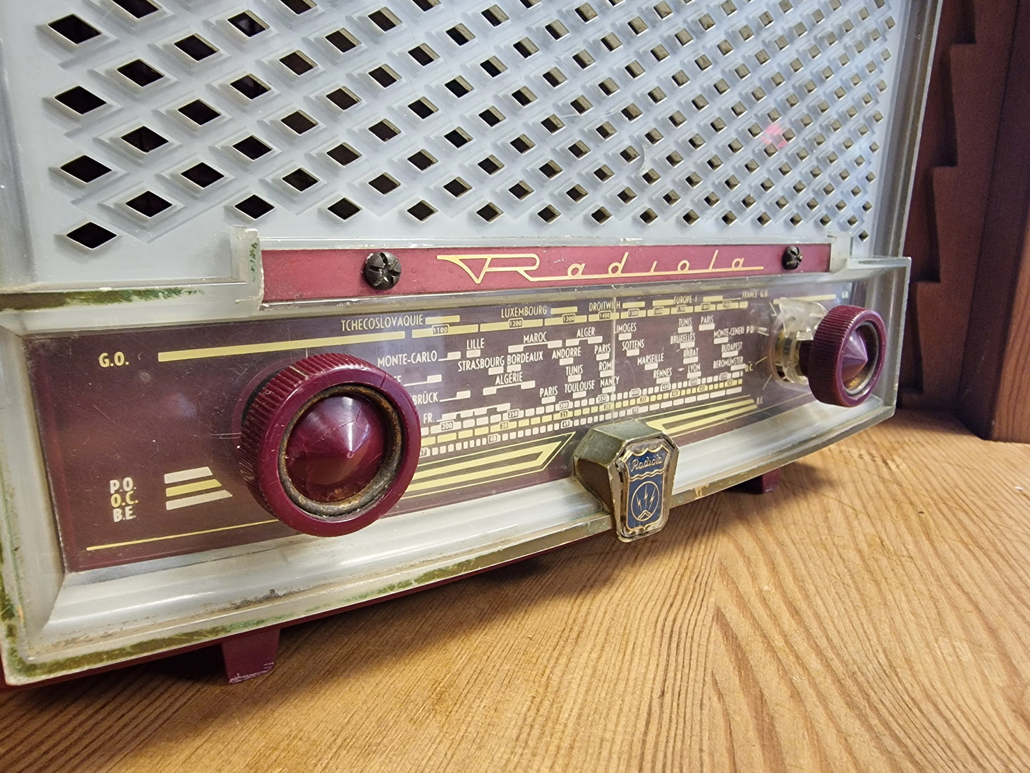 Enceinte Bluetooth Vintage Radiola – Rétro-Éclairée & Rechargeable .ancienne radio