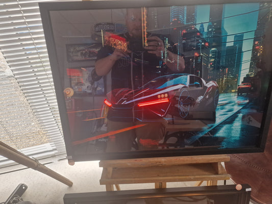 Cadre voiture futuriste 54×74 avec néons rouges – Voiture cyberpunk – Création artisanale Ardèche