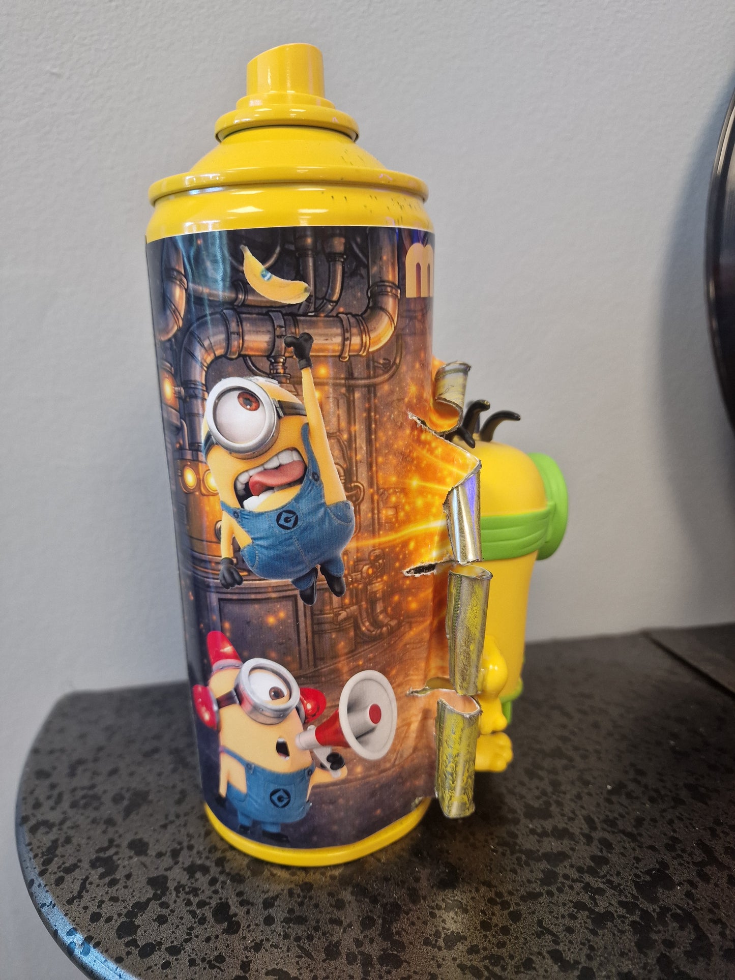 Bombe de peinture custom minions– Figurine des minions nue pop culture artisanale