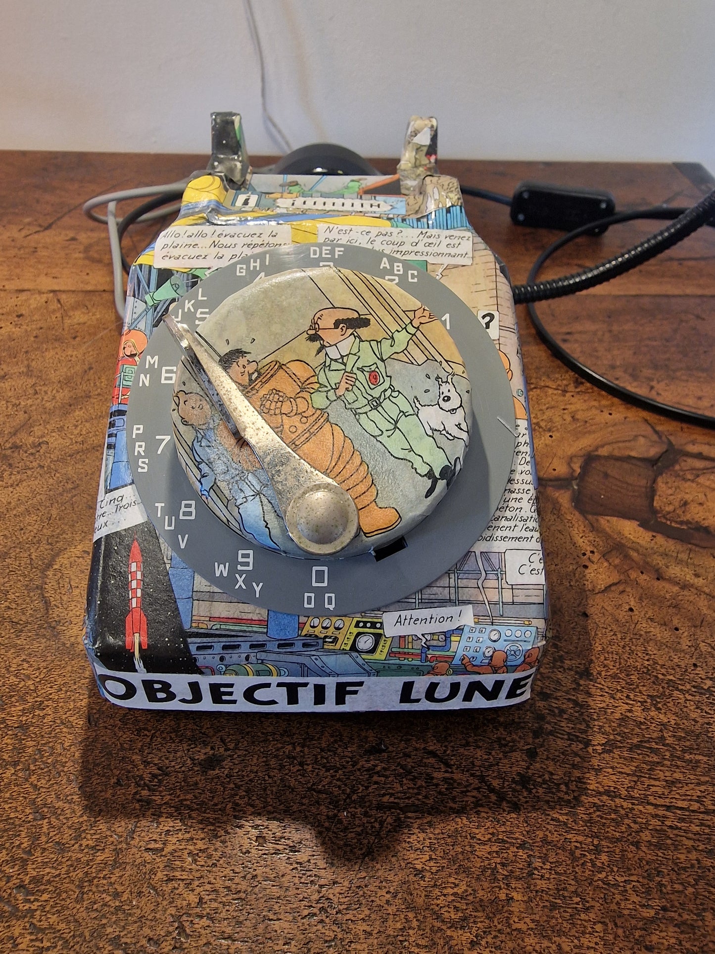 Lampe Téléphone Vintage upcycling Tintin Objectif Lune
