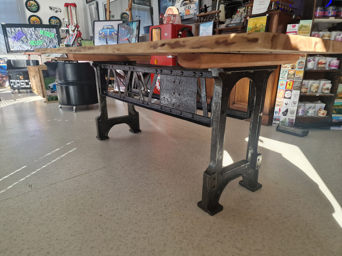 Table industrielle vintage 200 cm – Pieds de machine industrielle anciens & poutres rivetées