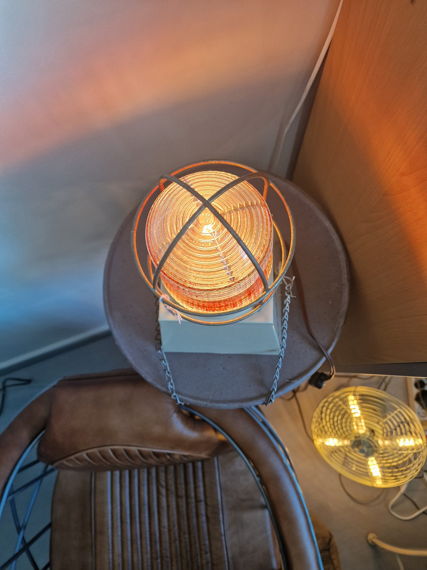 Lampe industrielle vintage rouge 220V | Ancienne lampe de bateau