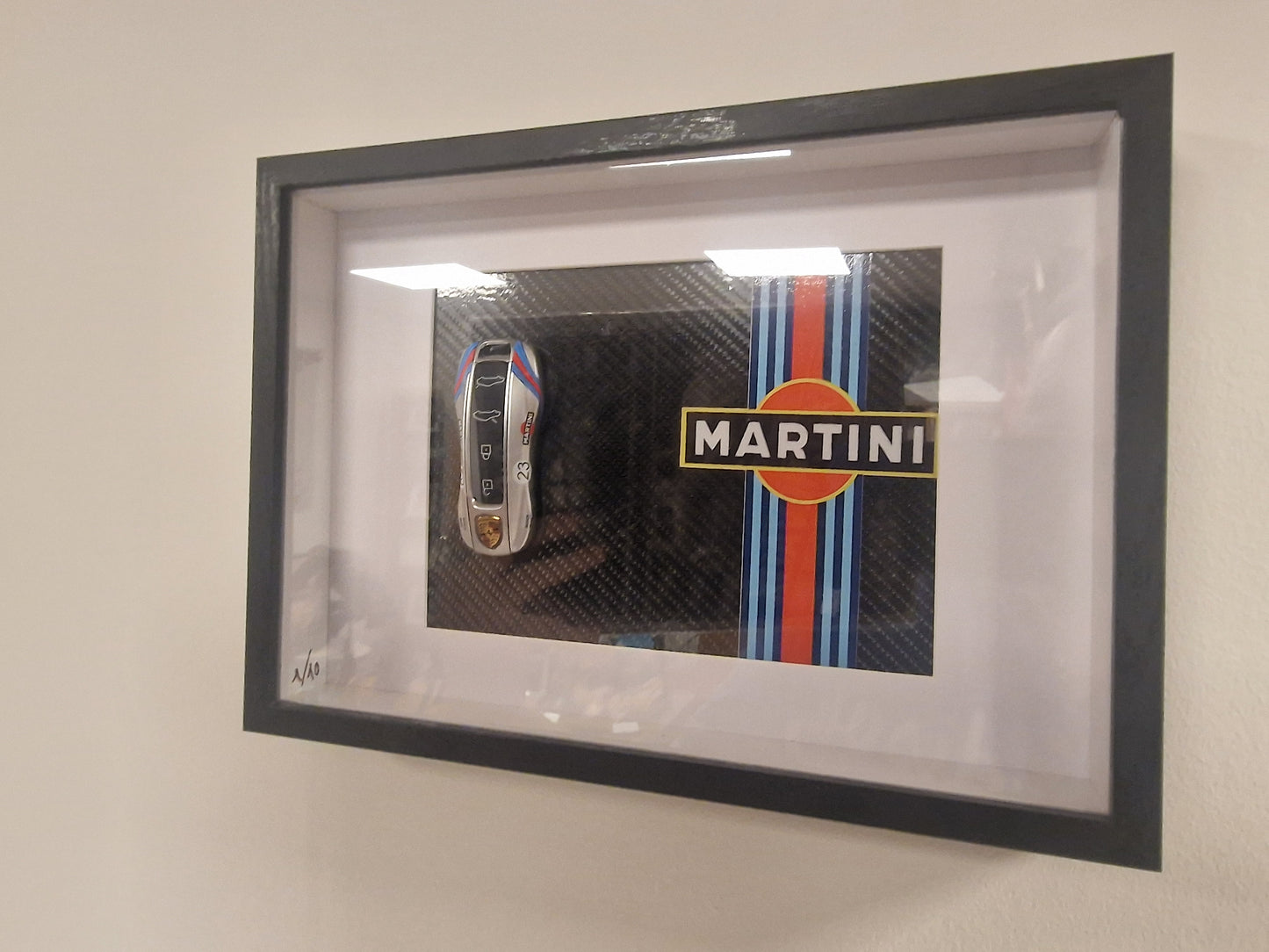 Cadre A4 – Clé Porsche Supercar Design Martini – Édition Limitée (10 exemplaires)