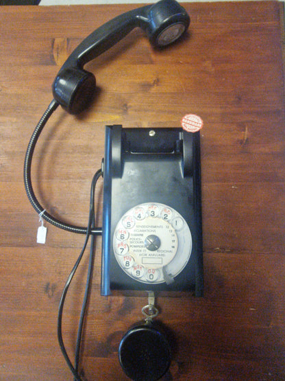 Lampe  téléphone Design en Lévitation – Réalisée à partir d’un Ancien Téléphone Murale (Fabrication Ardèche)