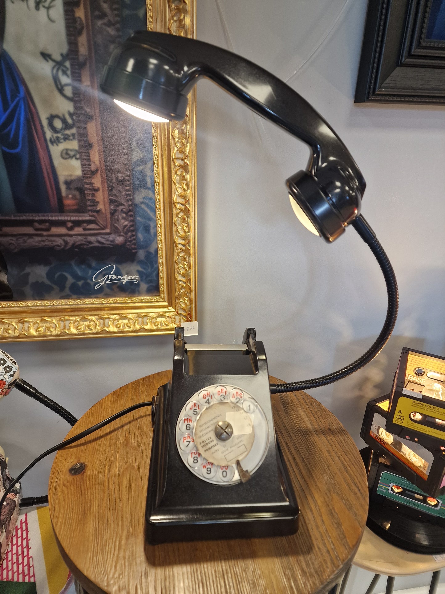 Lampe vintage upcyclée – téléphone  transformé en lampe industrielle