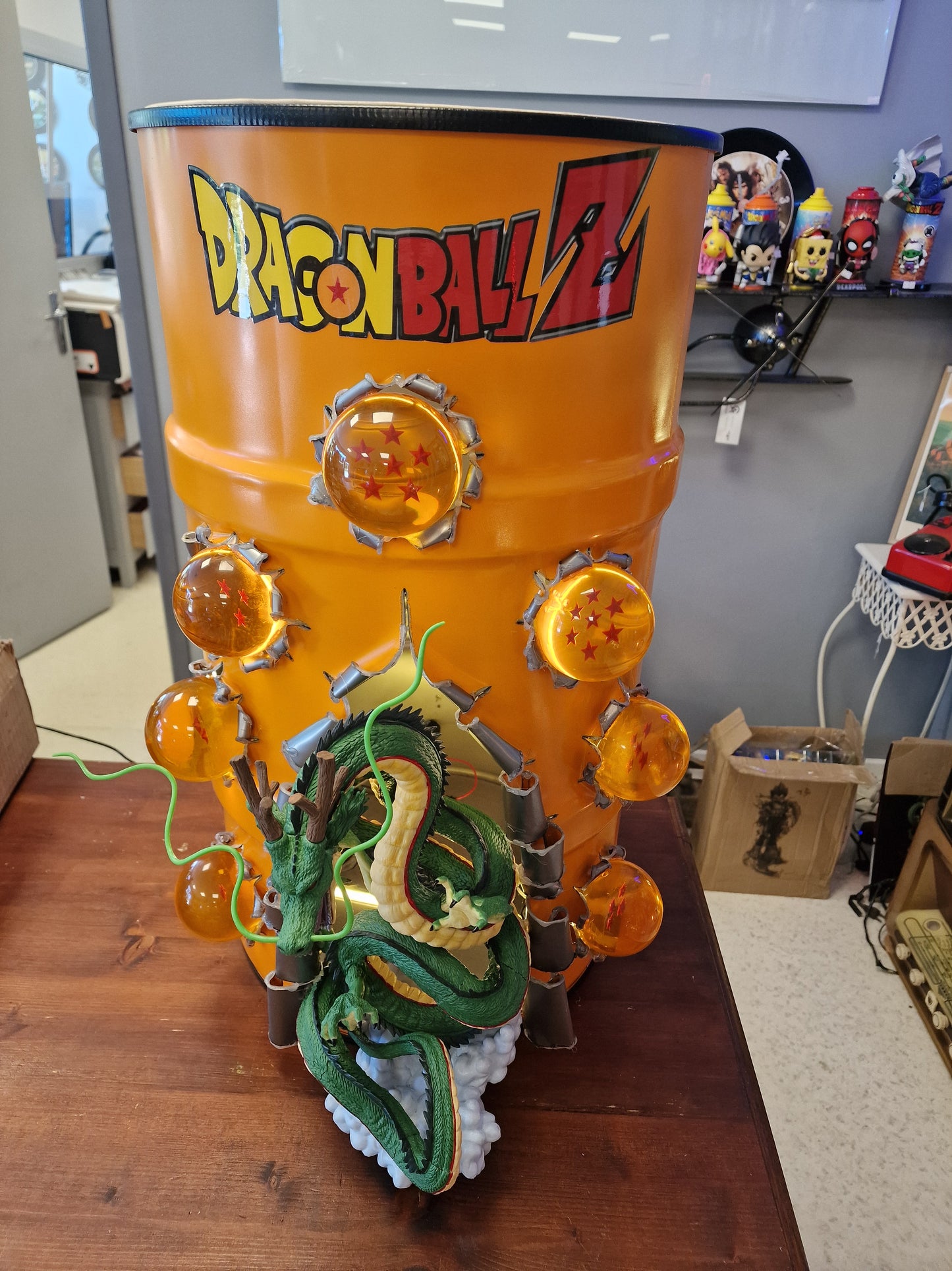 Table d'appoint Dragon Ball Z Shenron – Bidon 60L fait main avec 7 Boules de Cristal