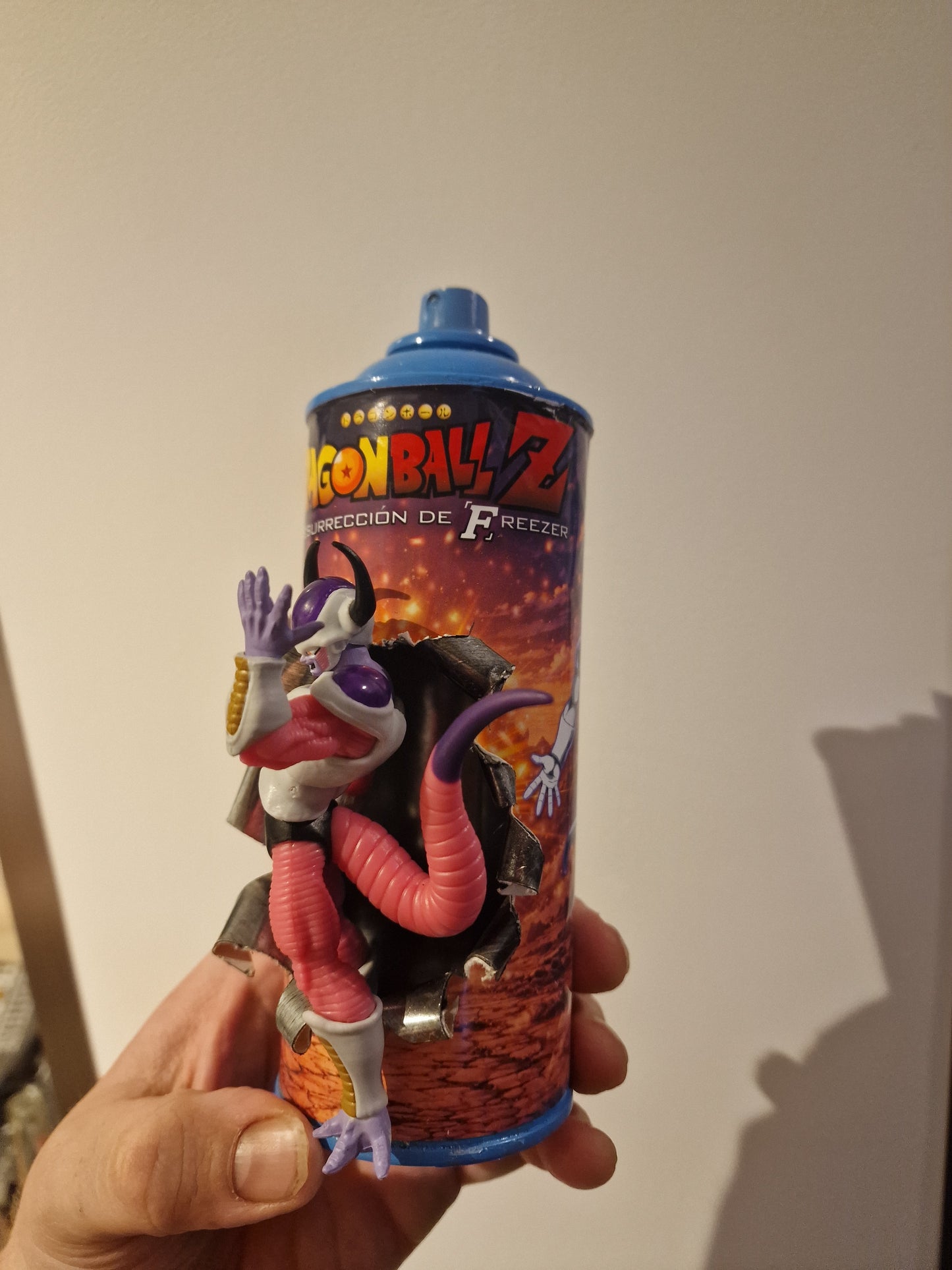 Bombe de peinture custom dragon ball z – Figurine freezer pop culture artisanale