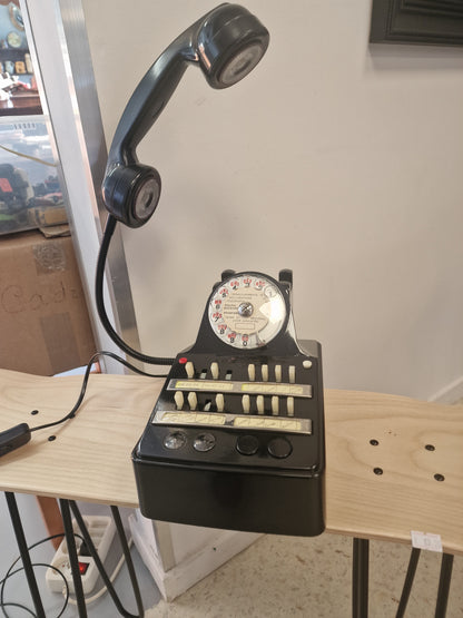 Lampe vintage upcyclée – téléphone  transformé en lampe design industrielle