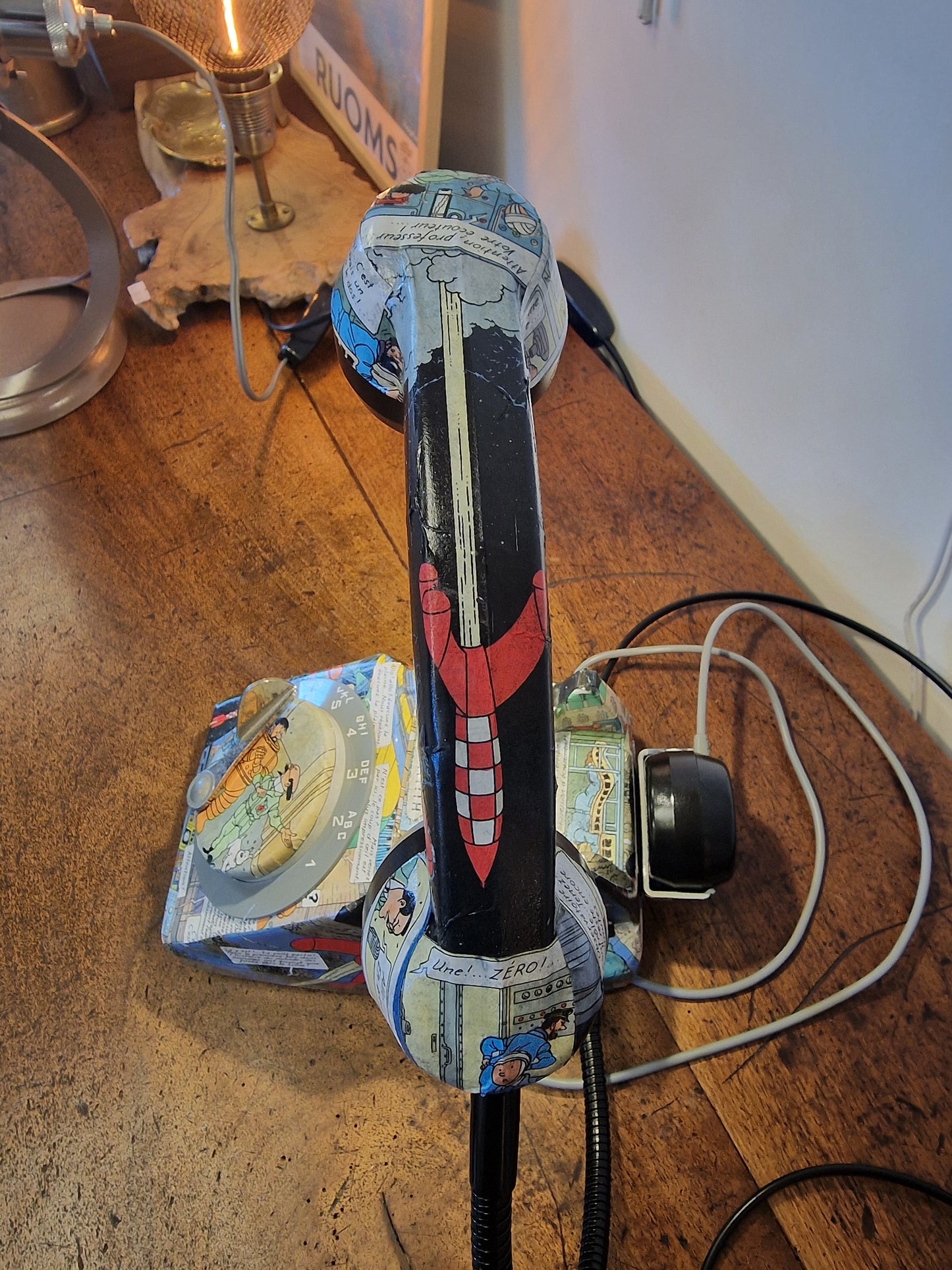 Lampe Téléphone Vintage upcycling Tintin Objectif Lune