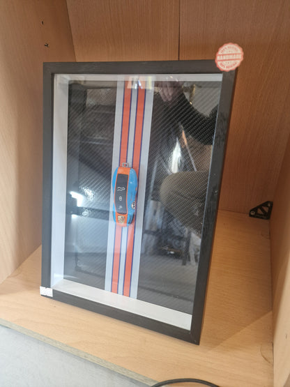 Cadre A4 – Clé Porsche Supercar Style Gulf – Édition Limitée avec Certificat