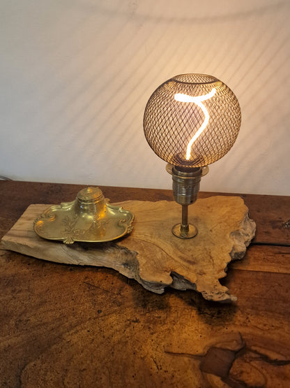 Lampe Artisanale en Bois Massif avec Encrier Vintage & Ampoule LED Cage – Création Unique en Ardèche