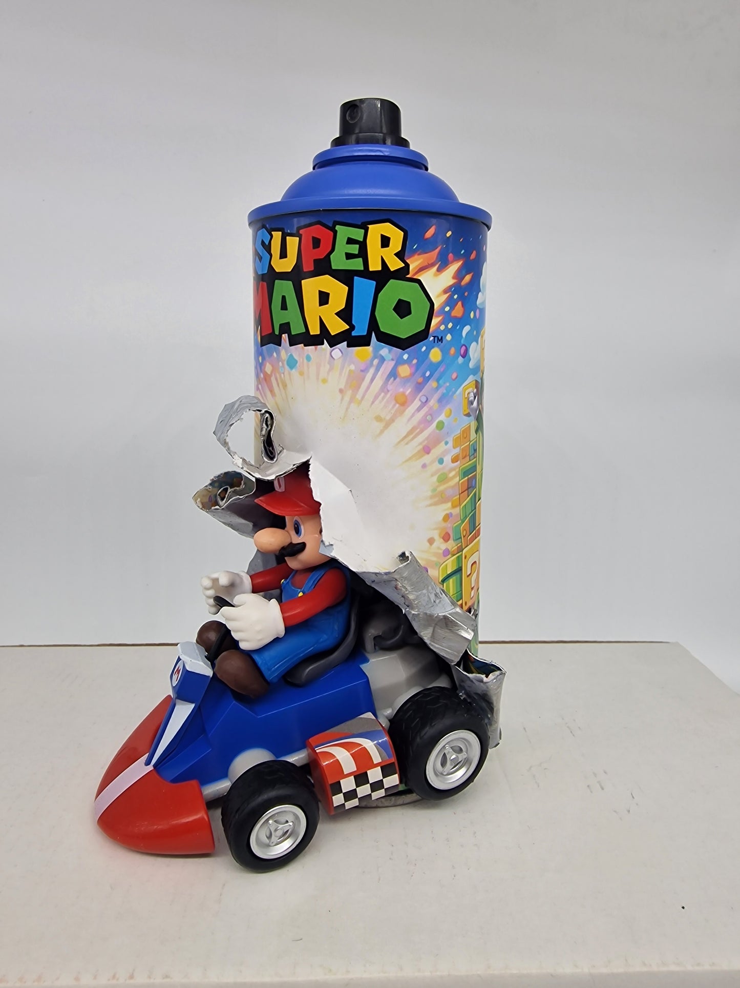 Bombe de peinture custom nintendo  – Figurine mario pop culture artisanale