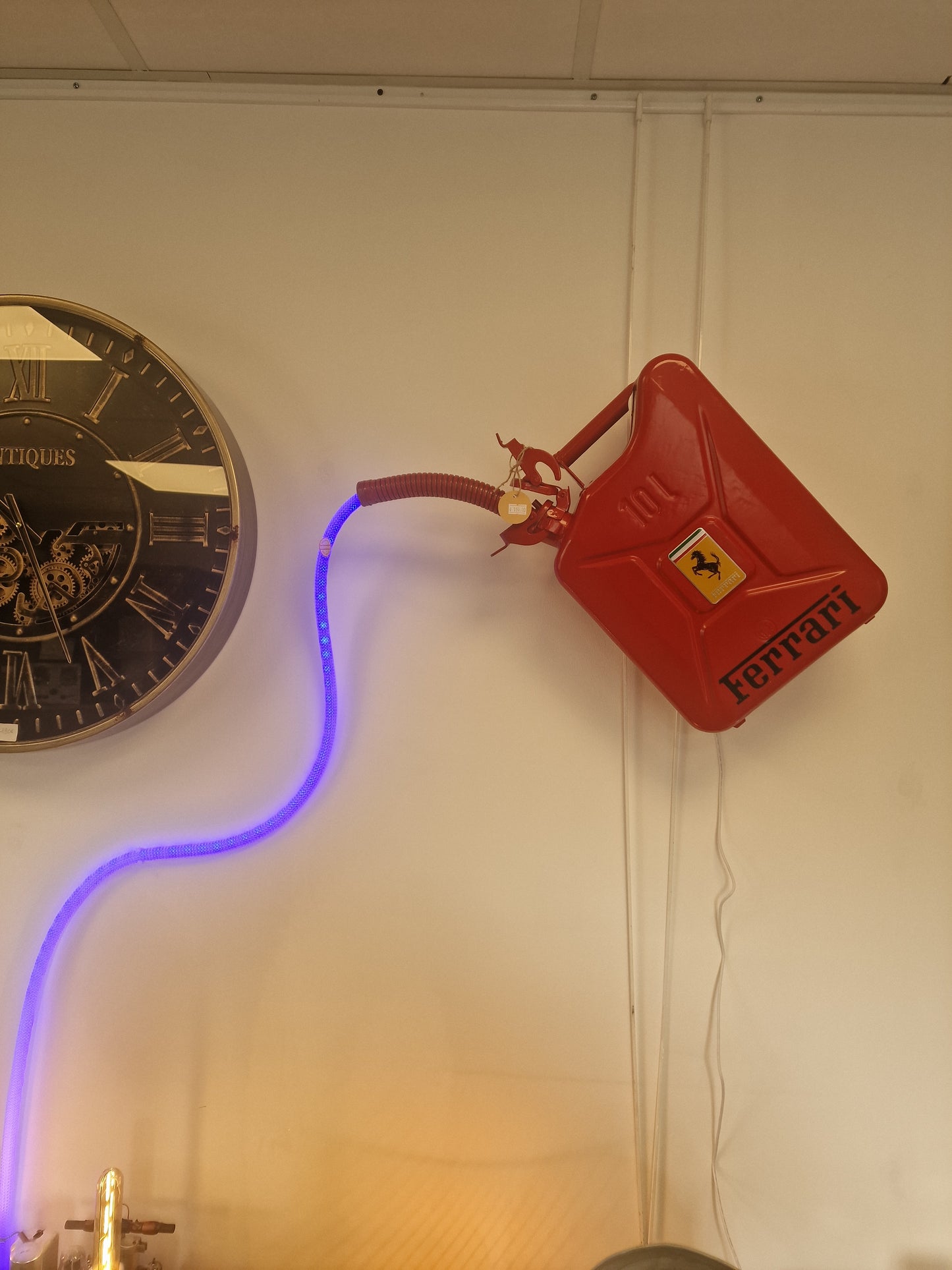 Lampe Jerrycan Ferrari – Luminaire Design RGB Fait Main