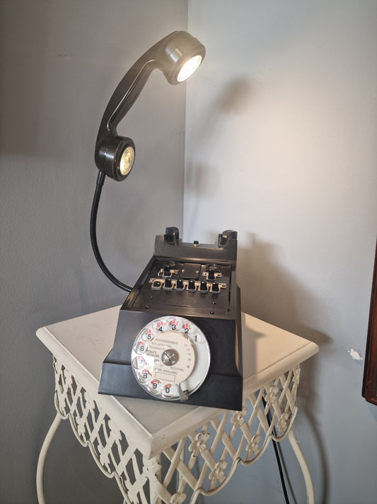 Lampe vintage upcyclée – téléphone  transformé en lampe design industrielle