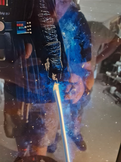 Cadre Lumineux Dark Vador™ 40x50 cm – Sabres LED Rouge & Bleu – Décoration Murale Inspirée Star Wars