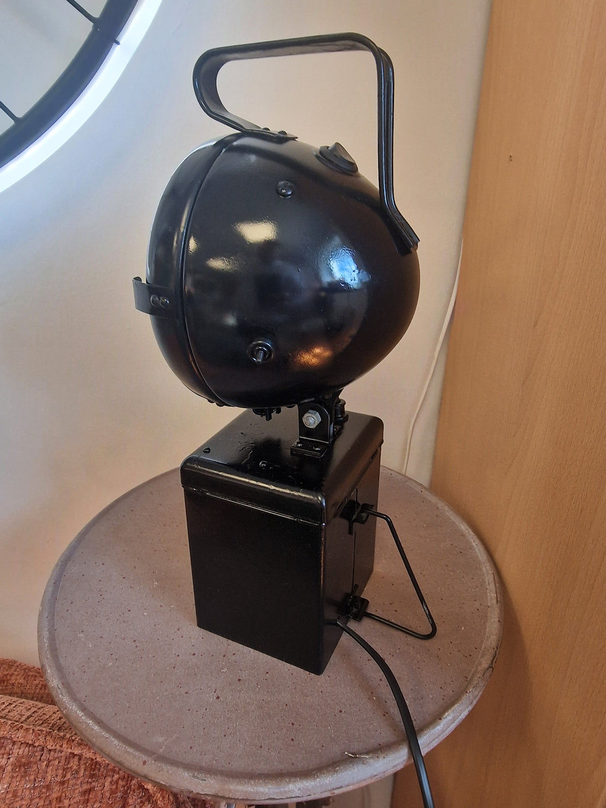 Lampe projecteur vintage – Création industrielle unique