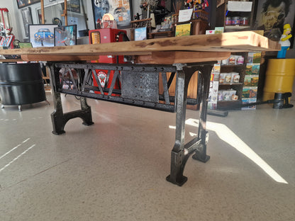 Table industrielle vintage 200 cm – Pieds de machine industrielle anciens & poutres rivetées