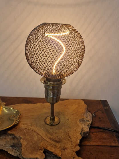 Lampe Artisanale en Bois Massif avec Encrier Vintage & Ampoule LED Cage – Création Unique en Ardèche