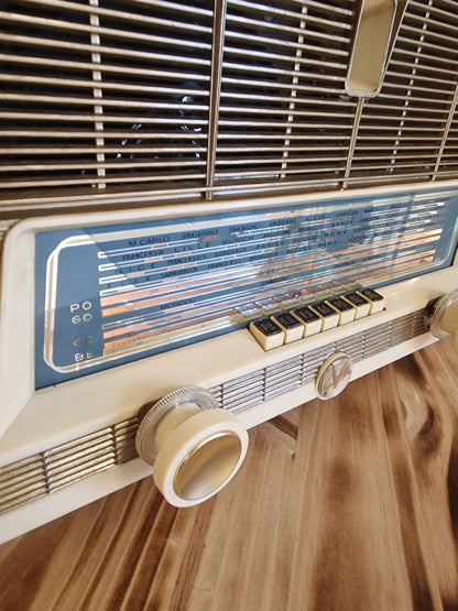 Radio vintage Lyre transformée en enceinte Bluetooth