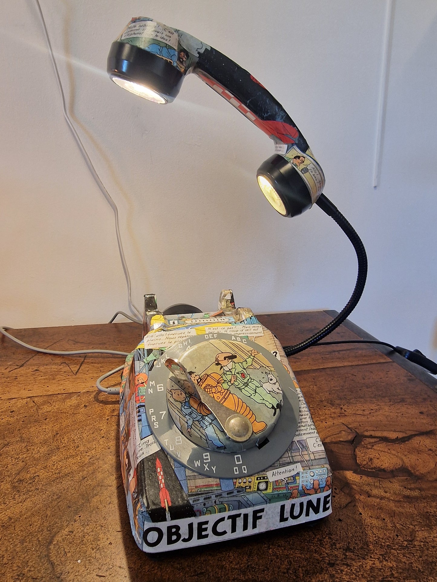 Lampe Téléphone Vintage upcycling Tintin Objectif Lune