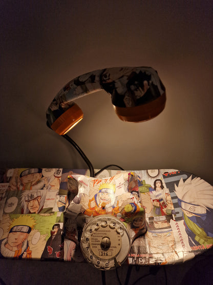 Lampe Téléphone Vintage Naruto – Ancien Téléphone Transformé en Lampe Design Manga