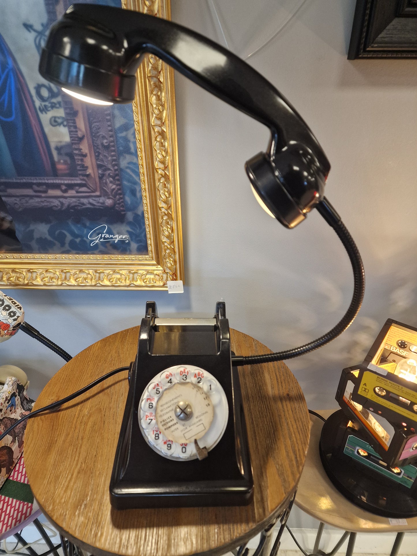 Lampe vintage upcyclée – téléphone  transformé en lampe industrielle