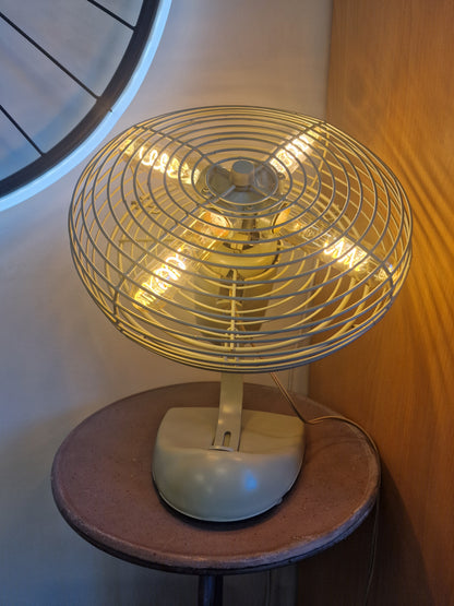 Lampe industrielle vintage en ancien ventilateur – Création unique avec 4 ampoules LED