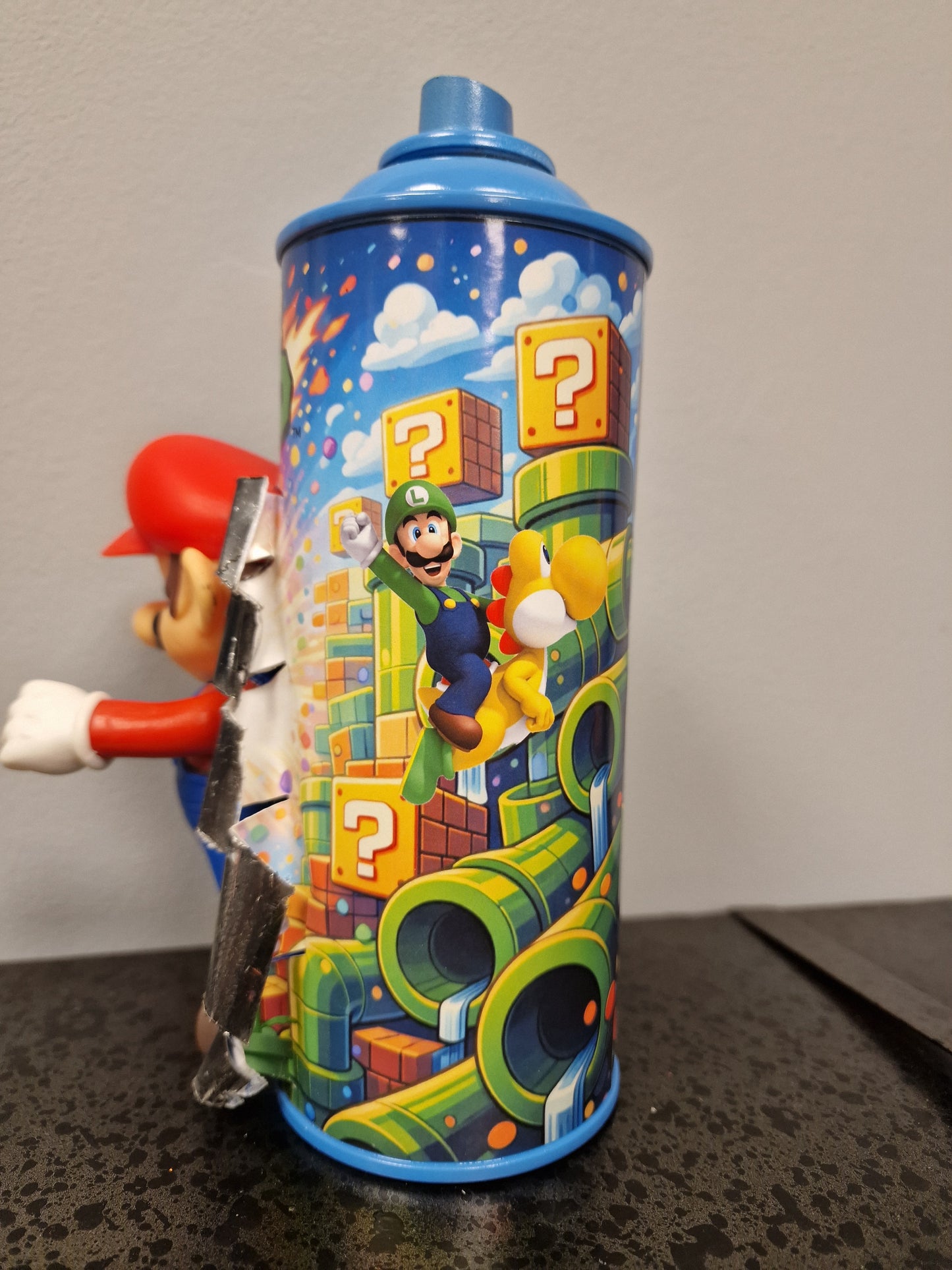 Bombe de peinture custom nintendo  – Figurine mario  pop culture artisanale