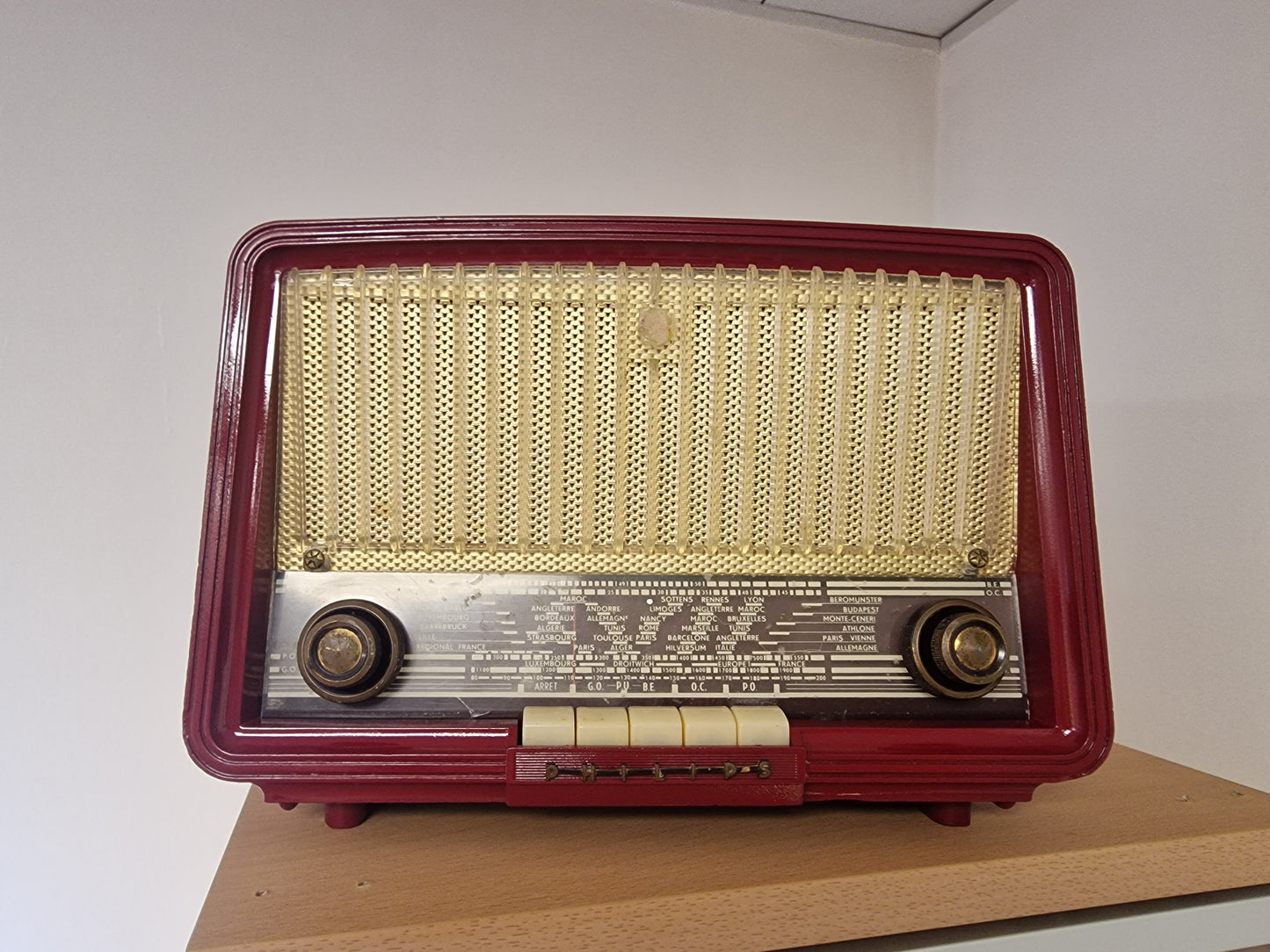 Enceinte Bluetooth Vintage Philips Rouge – Rénovée, Authentique ancienne radio