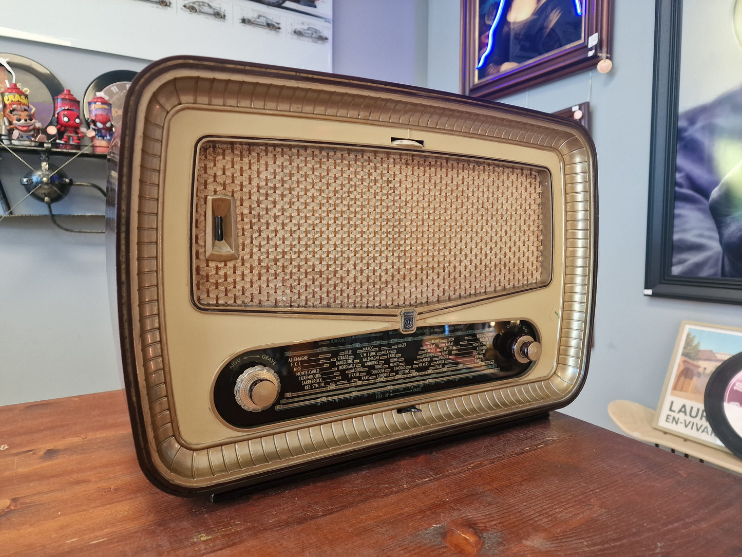 Radio Radiola Vintage Transformée en Enceinte Bluetooth – Haut-Parleur JVC – Restaurée et Fabriquée en Ardèche