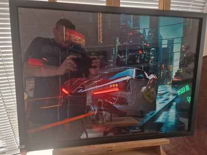 Cadre voiture futuriste 54×74 avec néons rouges – Voiture cyberpunk – Création artisanale Ardèche