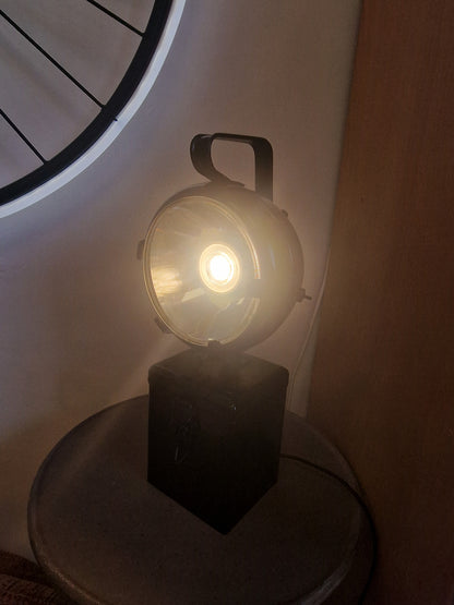 Lampe projecteur vintage – Création industrielle unique