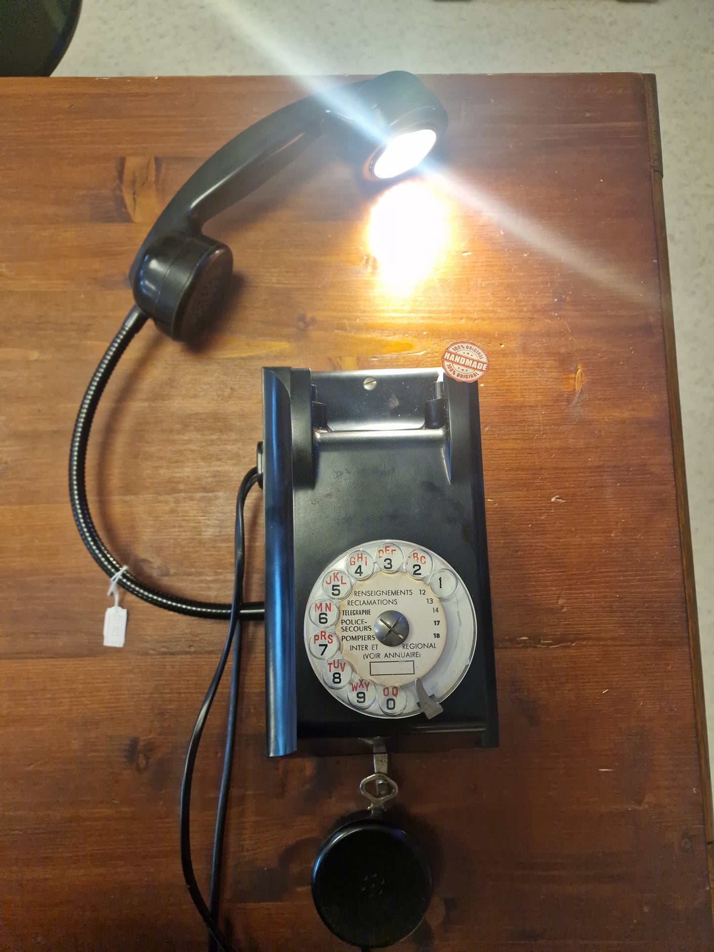 Lampe  téléphone Design en Lévitation – Réalisée à partir d’un Ancien Téléphone Murale (Fabrication Ardèche)