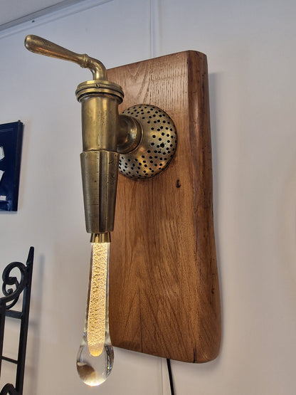 Lampe Murale Artisanale design en Robinet de Vigneron & Bois d’Acacia – Ampoule Goutte d’Eau (Ardèche)