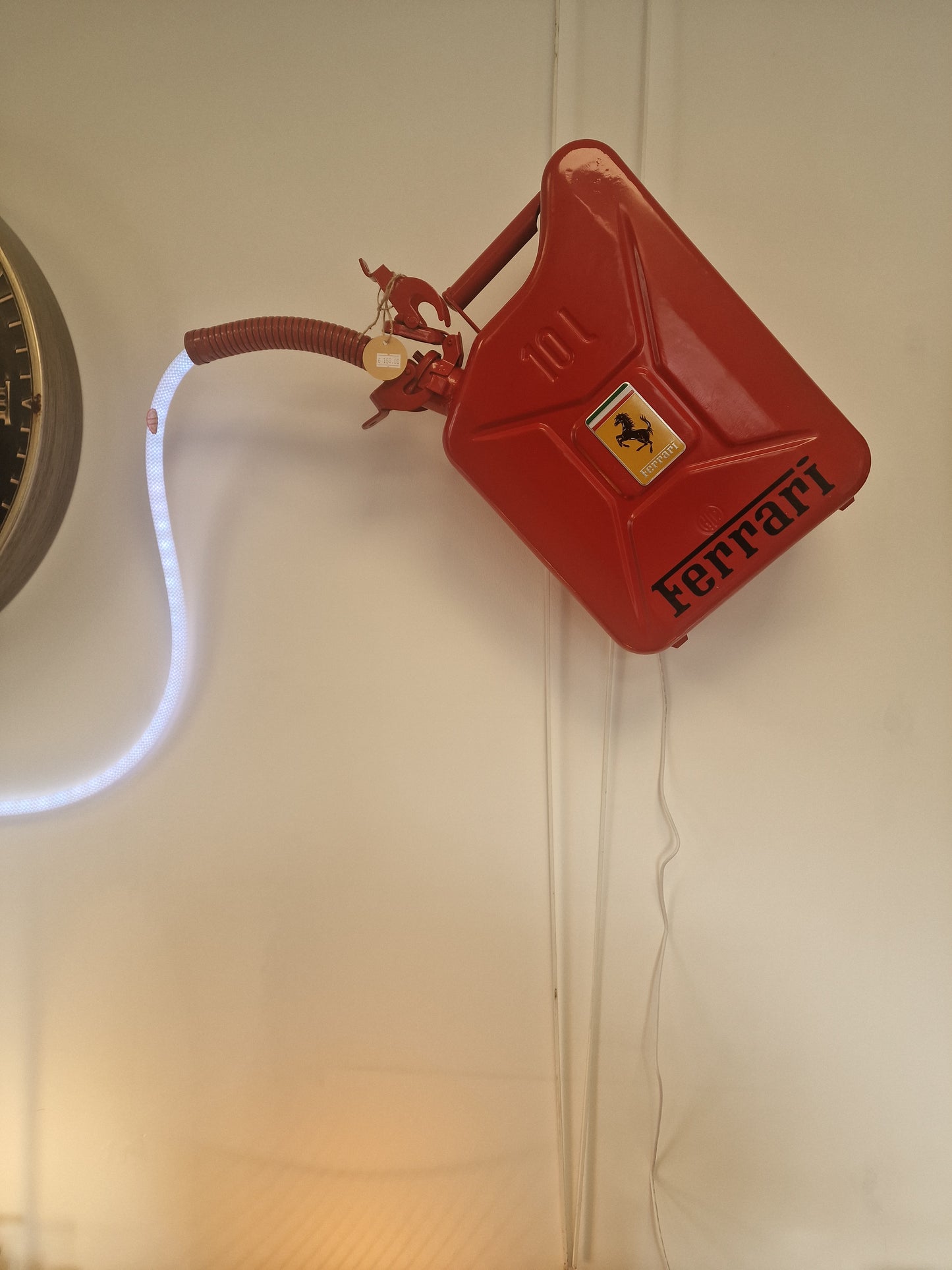 Lampe Jerrycan Ferrari – Luminaire Design RGB Fait Main