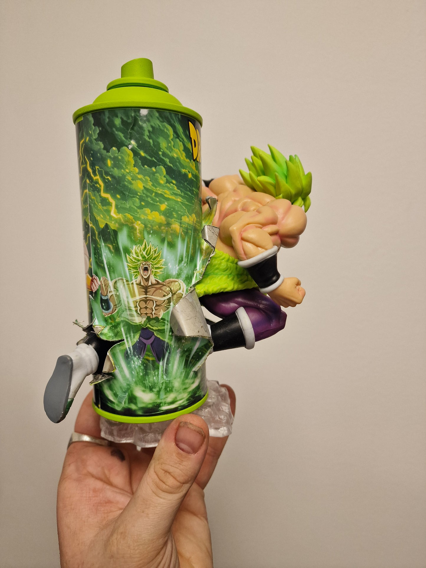 Bombe de peinture custom dragon ball z – Figurine broly pop culture artisanale
